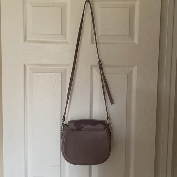 MATT & NAT Rubicon Vintage Camo Pink Crossbody Saddle Bag - Picture 4 of 8